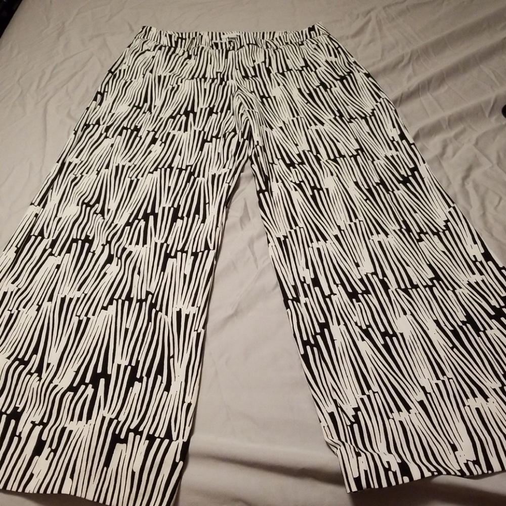 New York and Compant Palazzo pants